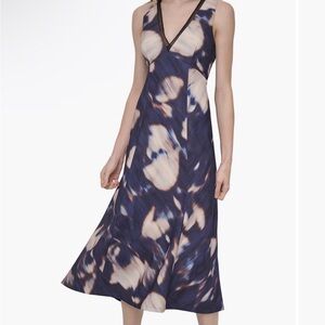 DKNY
Pavilion Floral Fit
& Flare Midi
Dress